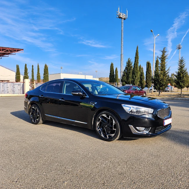 Kia K7 — вид сбоку