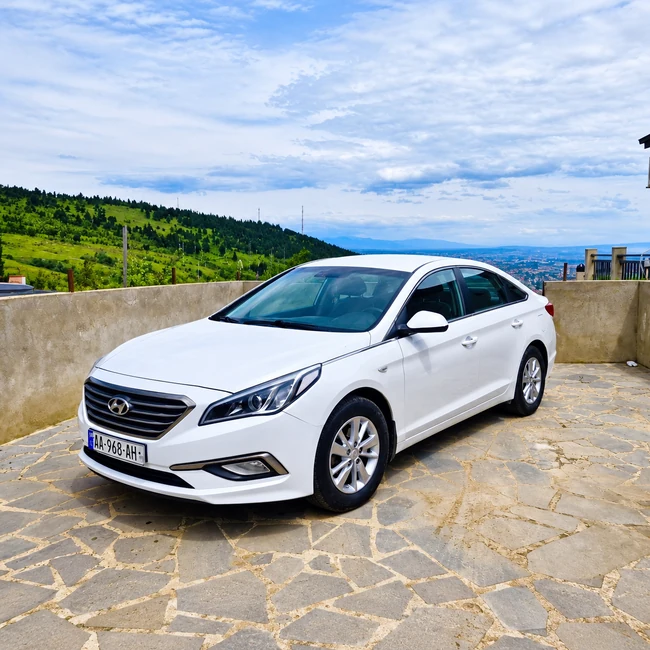 Hyundai Sonata — вид спереди